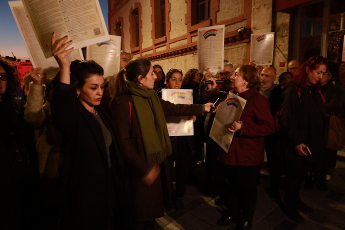 İnsan hakları haftasının kapanış eylemine polis ablukası: Alkışlarla protesto edildi