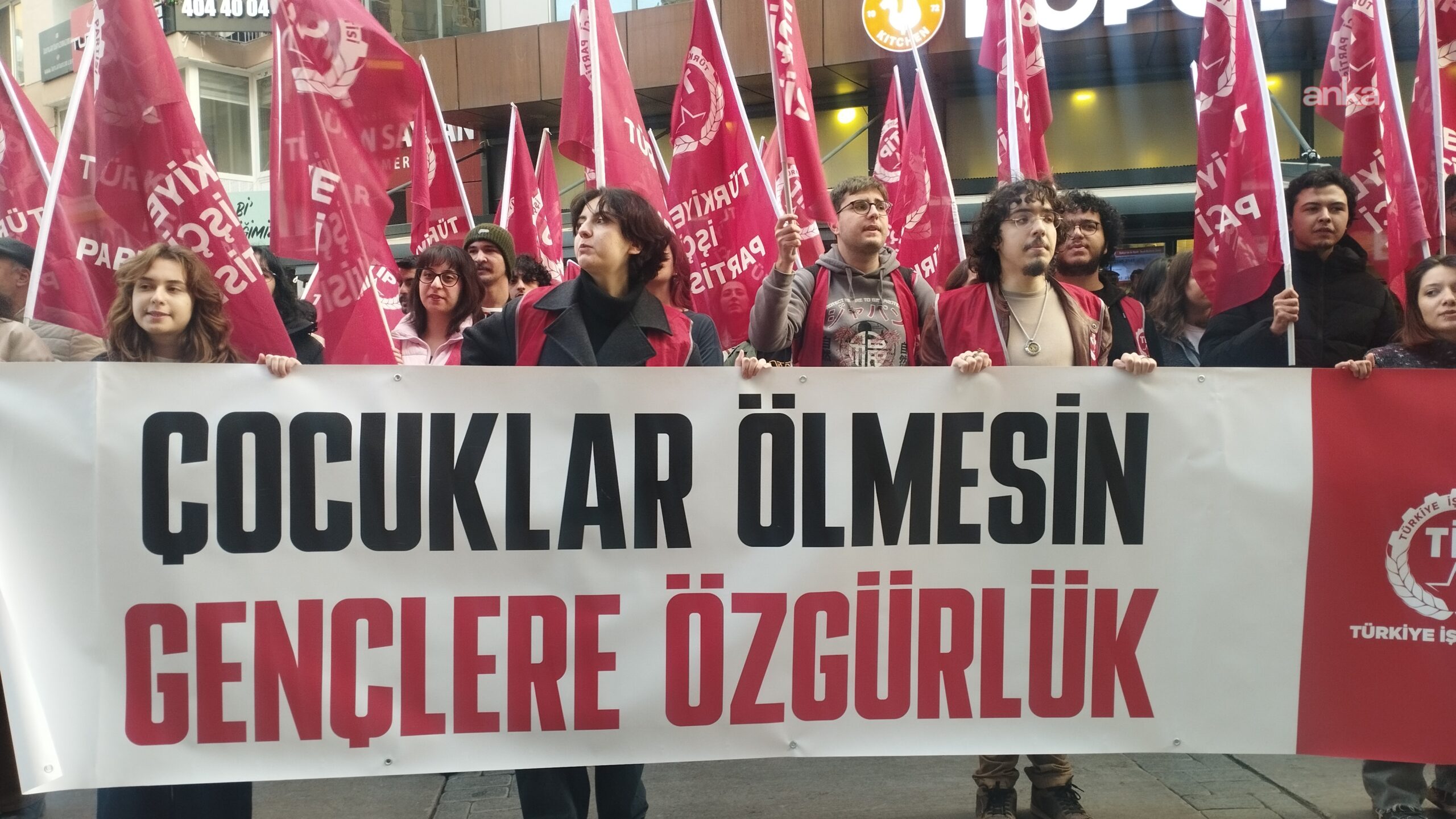 MESEM protestosu: Yandaş tosuncuklar mı beslenecek, çocuklarımız mı?