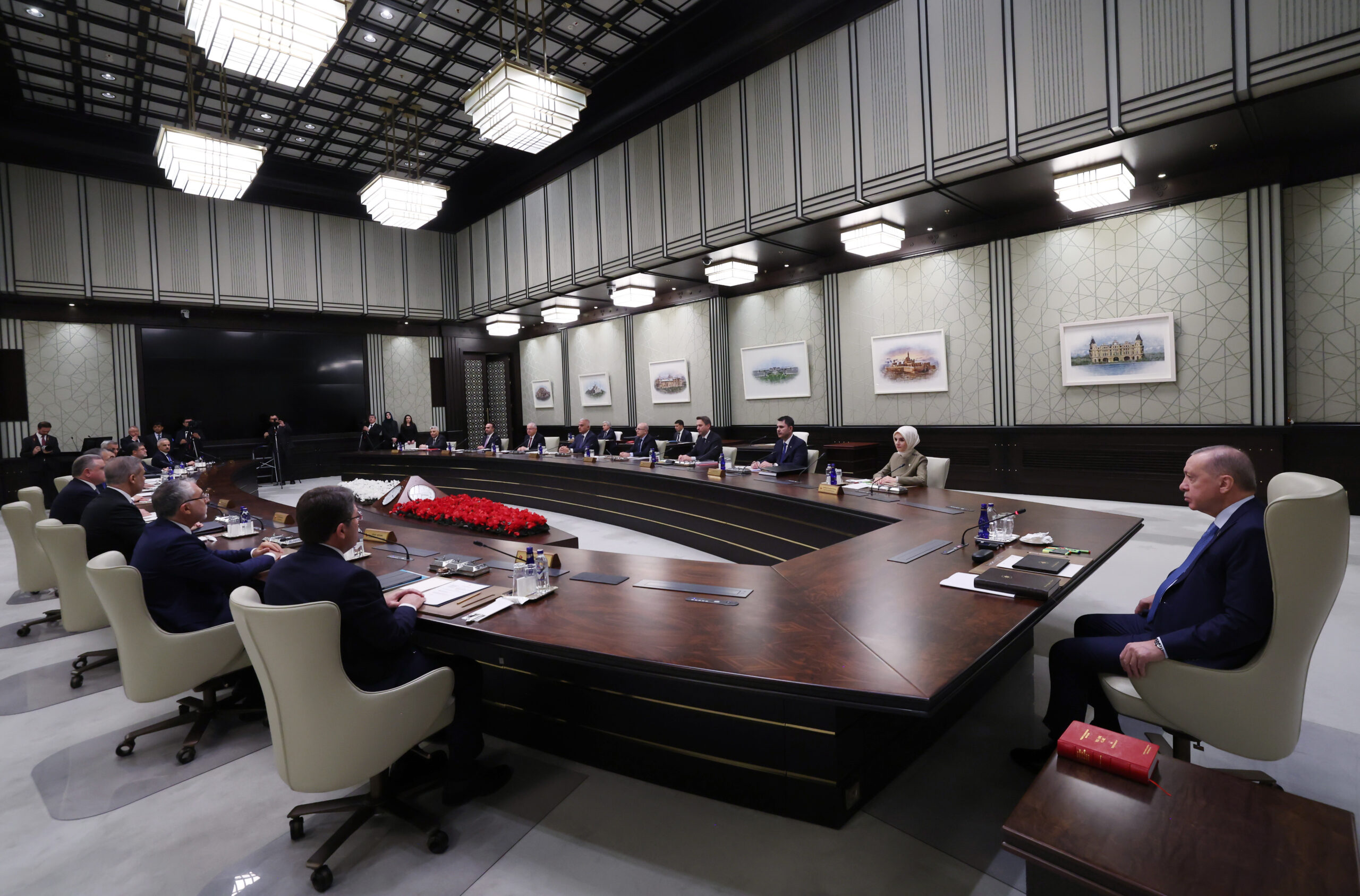 Kabine toplandı: Gündem süreç