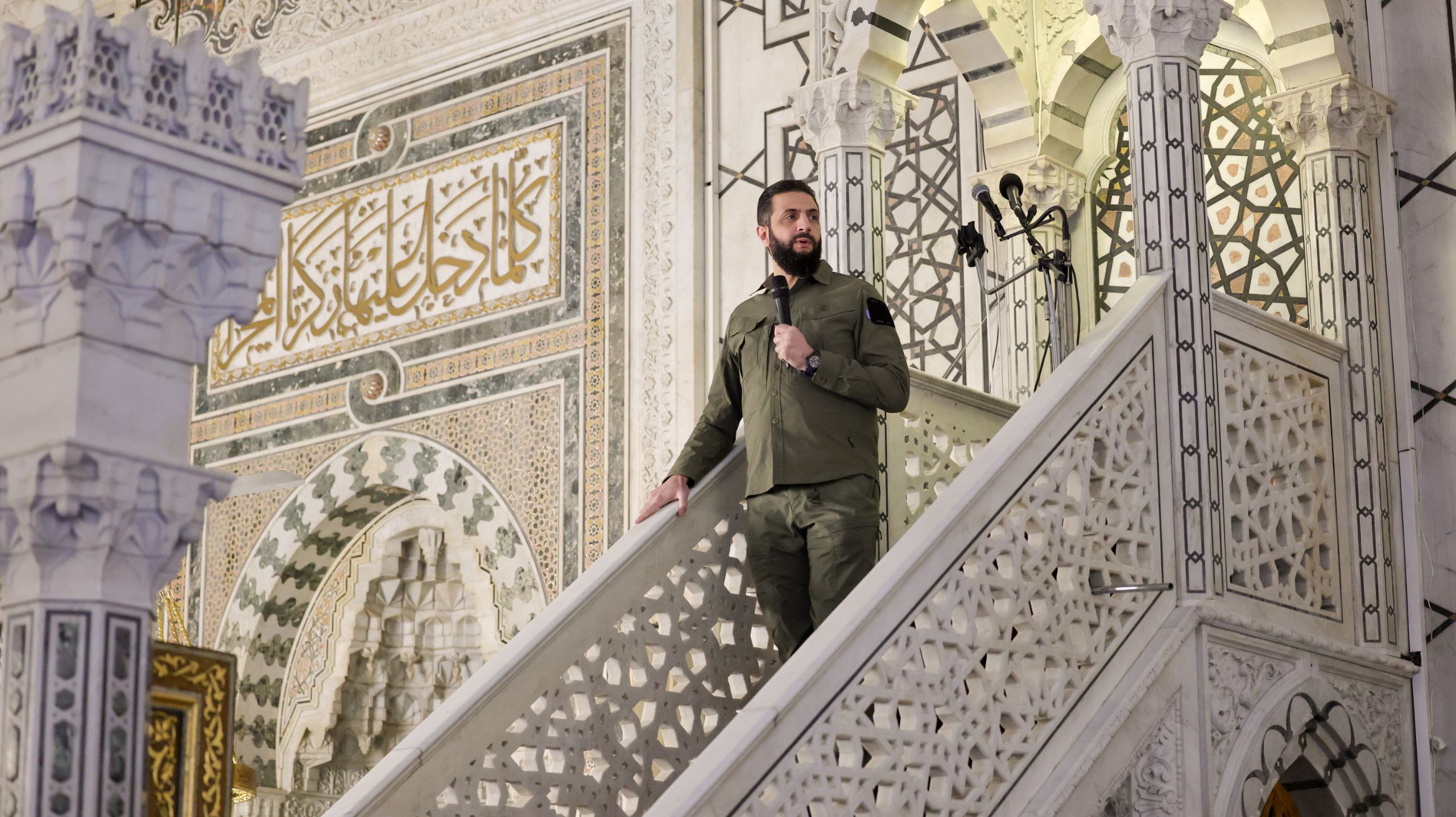 Ahmed Şara, Emevi Camiisi’nde konuştu: Suriye’yi yeniden inşa edeceğiz