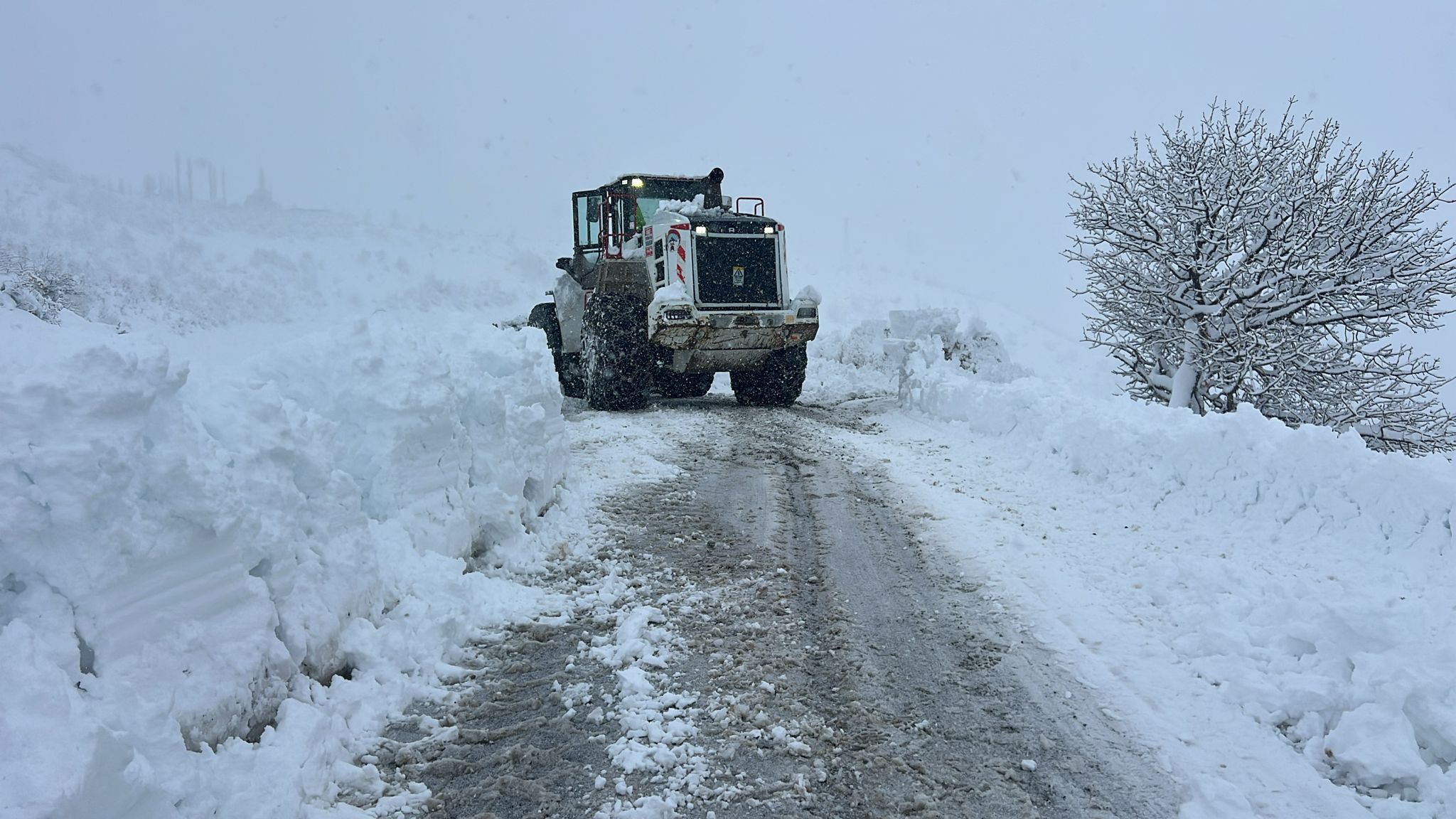 9 ilde 3 bin 367 yerleşim yeri ulaşıma kapandı