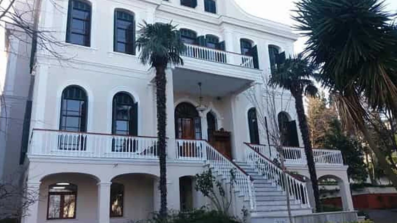 Büyükçekmece Adliyesi’nden sonra bir soygun da Adalar’da: Çok sayıda silah çalındı