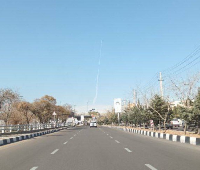 İran Devrim Muhafızları Ordusu, bazı kentlerde füze denemesi yaptı