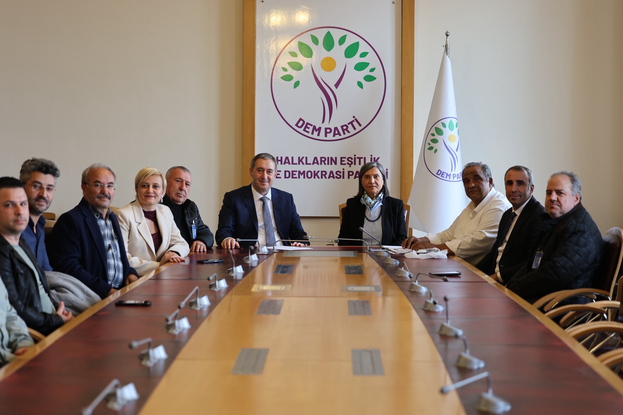 DEM Parti, Romanların sorunlarını Meclis’te görüştü