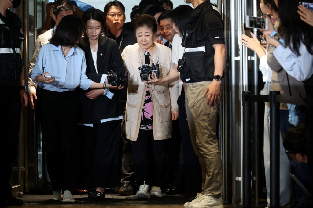 Güney Kore’de Moon Tarikatı lideri ‘rüşvet’ suçlamalarıyla hakim karşısında