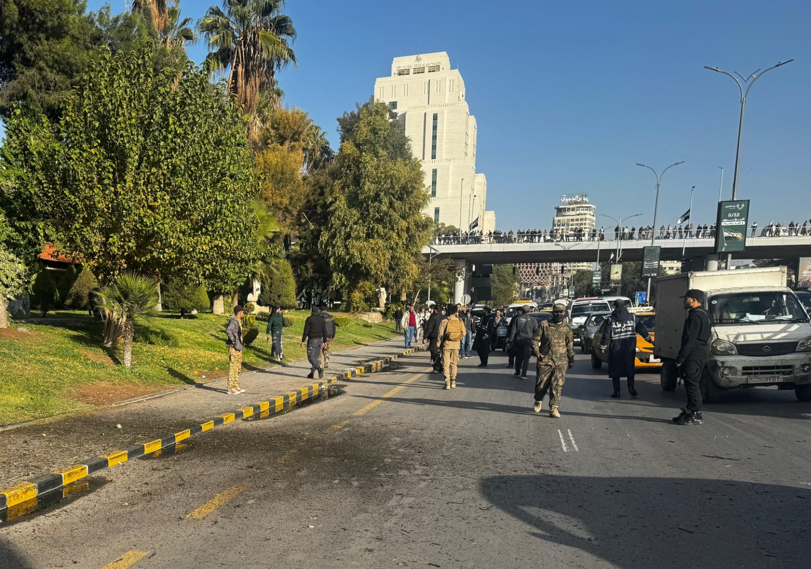 IŞİD Deyrizor’da saldırılarını artırdı, Şam’da da patlama