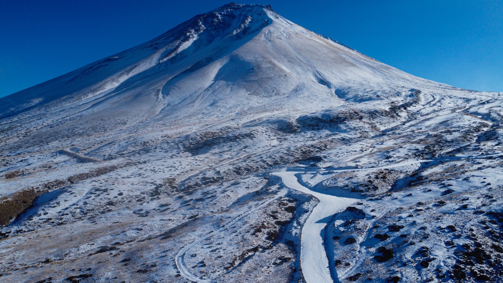 Her mevsim ayrı güzel: Ağrı Dağı kar ve sis altında