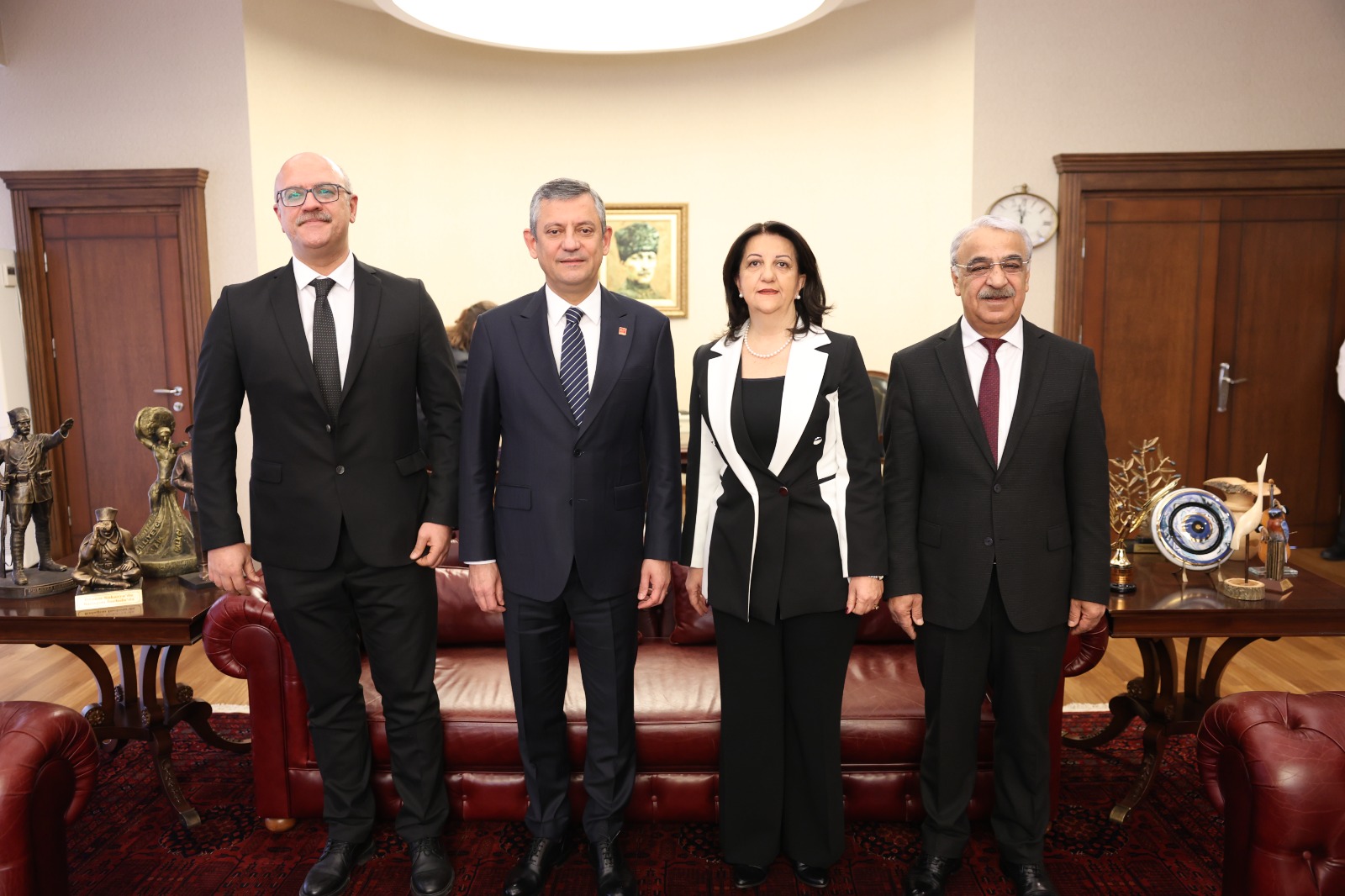 İmralı Heyeti ile Özgür Özel görüşmesi başladı