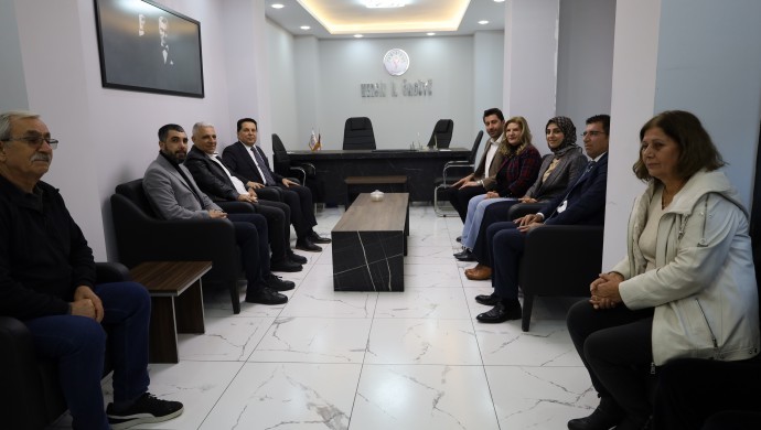 Ahmet Özer’den Mersin’de DEM Parti’ye ziyaret: Kalıcı barış için herkes üzerine düşeni yapmalı