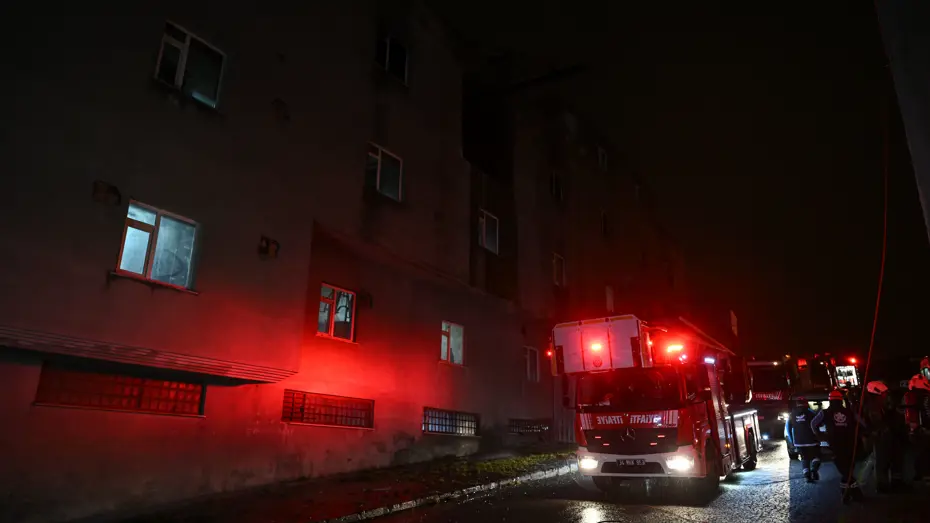 Arnavutköy’de fabrika yangını: 1’i ağır 3 işçi yaralandı