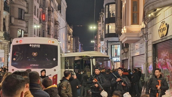 Taksim’de asgari ücret protestosu: 20 gözaltı