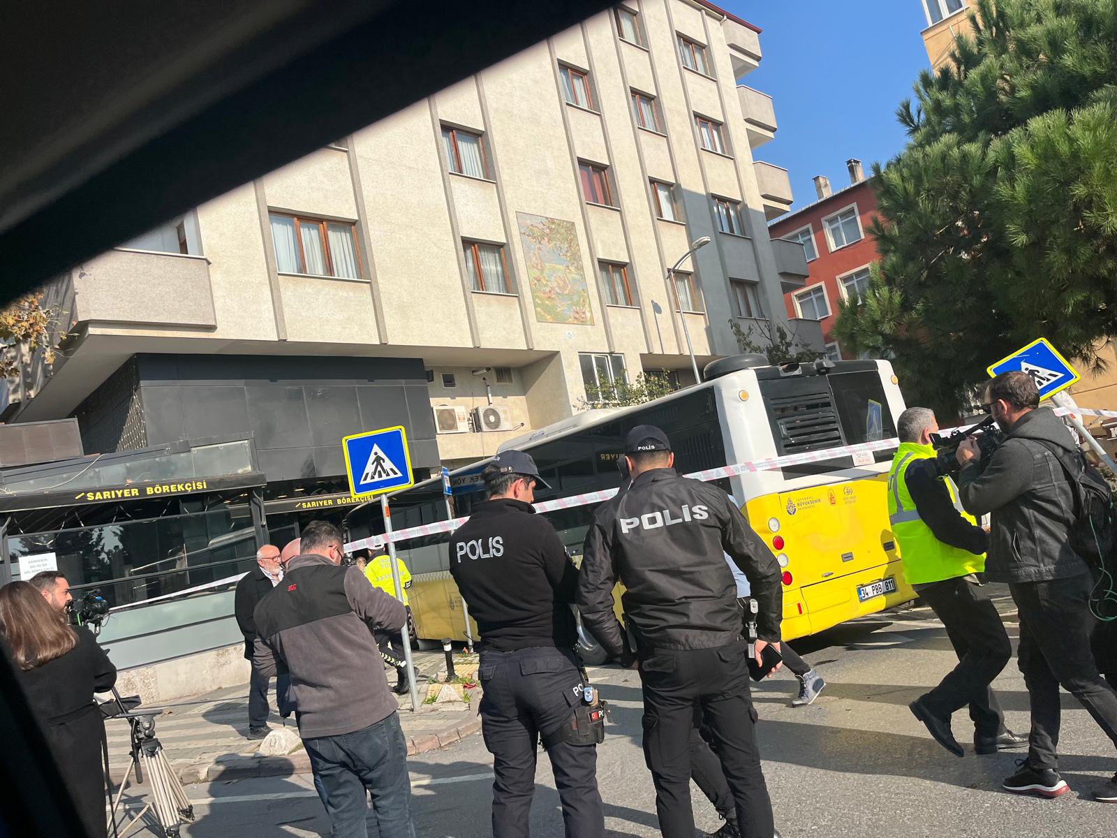 Üsküdar’da İETT otobüsü börekçi dükkanına girdi: 3 yaralı