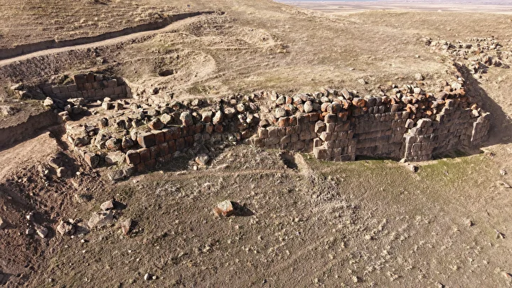 Surların etkileyici mimarisi: Körzüt Kalesi’nde ‘giriş yolu’ ortaya çıkarıldı