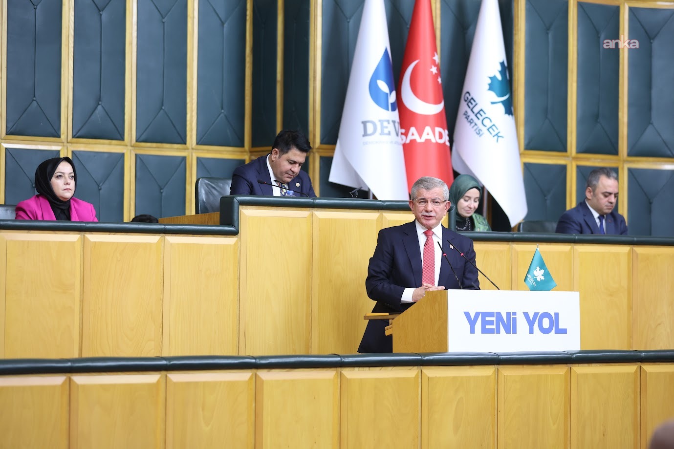 Davutoğlu: Ana muhalefet partisini sürecin dışına itmeyin