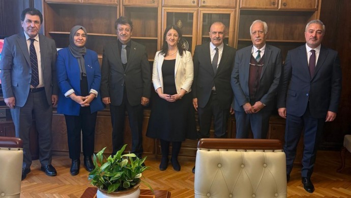 DEM Parti ve AK Parti milletvekilleri Van’ın sorunlarını için bir araya geldi