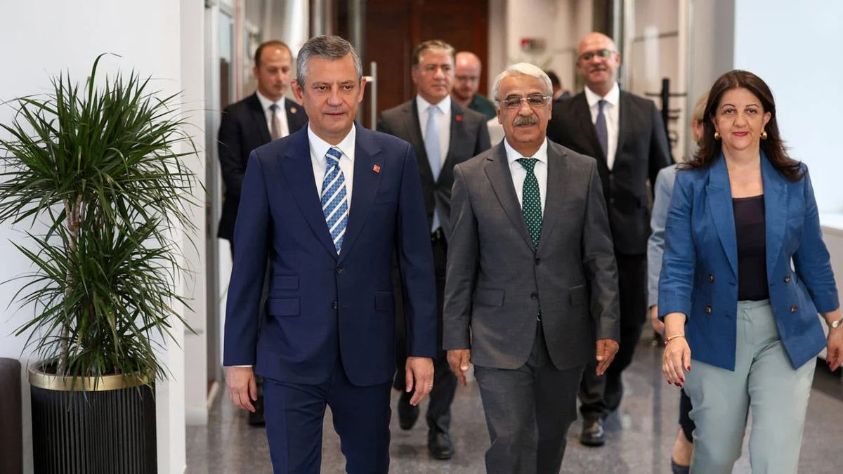 DEM Parti İmralı Heyeti-CHP görüşmesi cenaze nedeniyle ertelendi