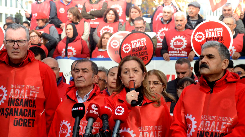 DİSK  ‘asgari değil insanca yaşanacak ücret’ talebiyle Ankara’ya yürüyor