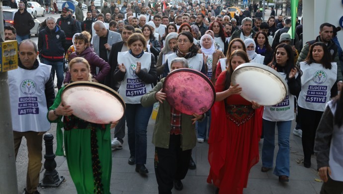 DEM Parti’nin ‘Ekmek ve barış için bütçe’ yürüyüşü: Savaşa değil emekçiye bütçe