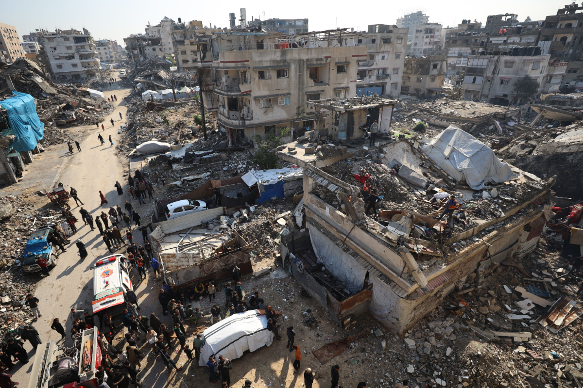 Gazze’de sel nedeniyle çöken binada arama kurtarma çalışmaları sürüyor