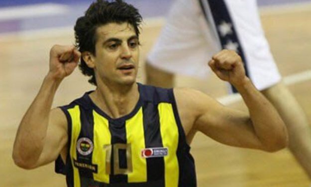 Fenerbahçe eski basketbolcusu İbrahim Kutluay’ı onurlandırdı
