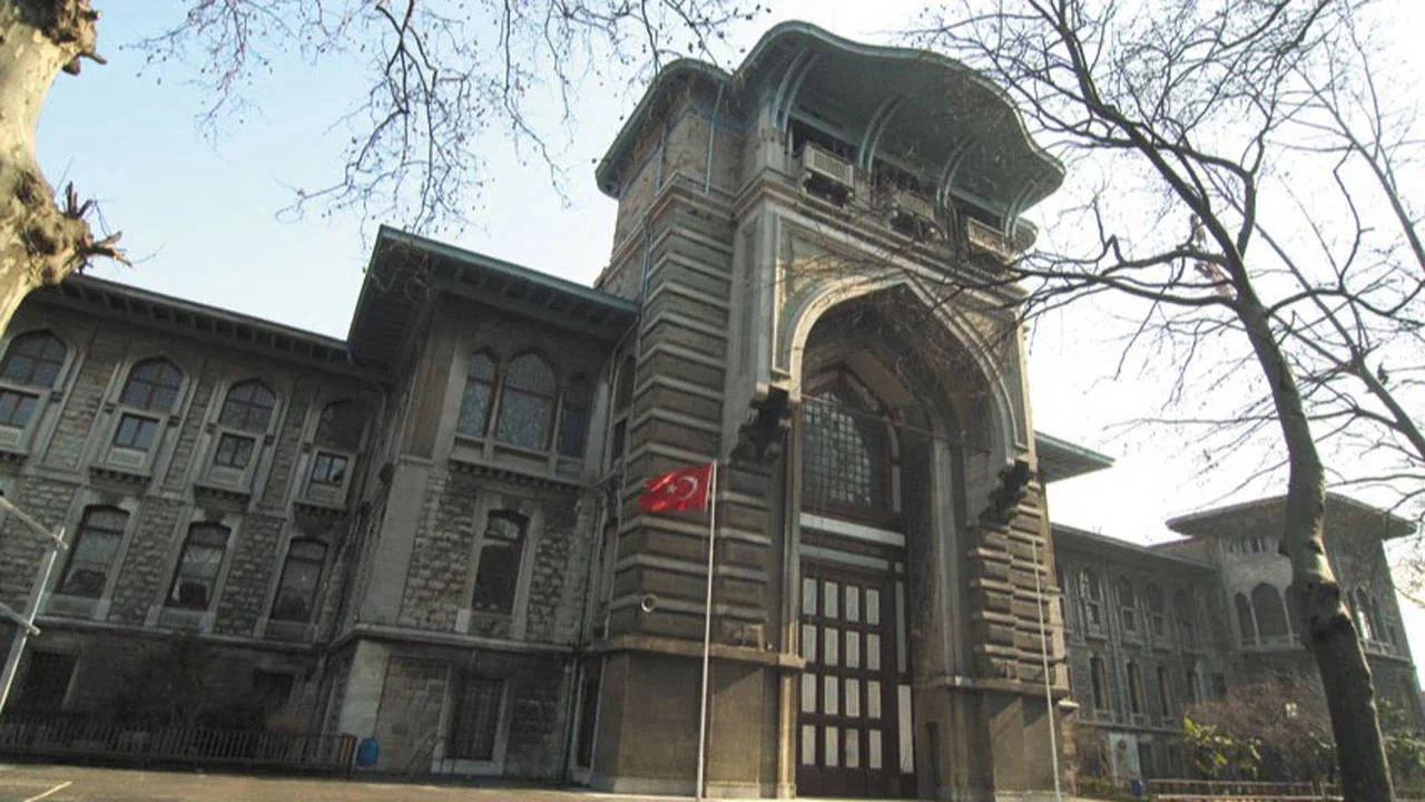 Taciz listesi iddiası ve şiddet olayları: İstanbul Erkek Lisesi’nin müdürü görevden alındı