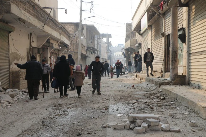 Halep’te Şeyh Maksud ve Eşrefiye mahallelerinde saldırı sonrası yıkım görüntülendi