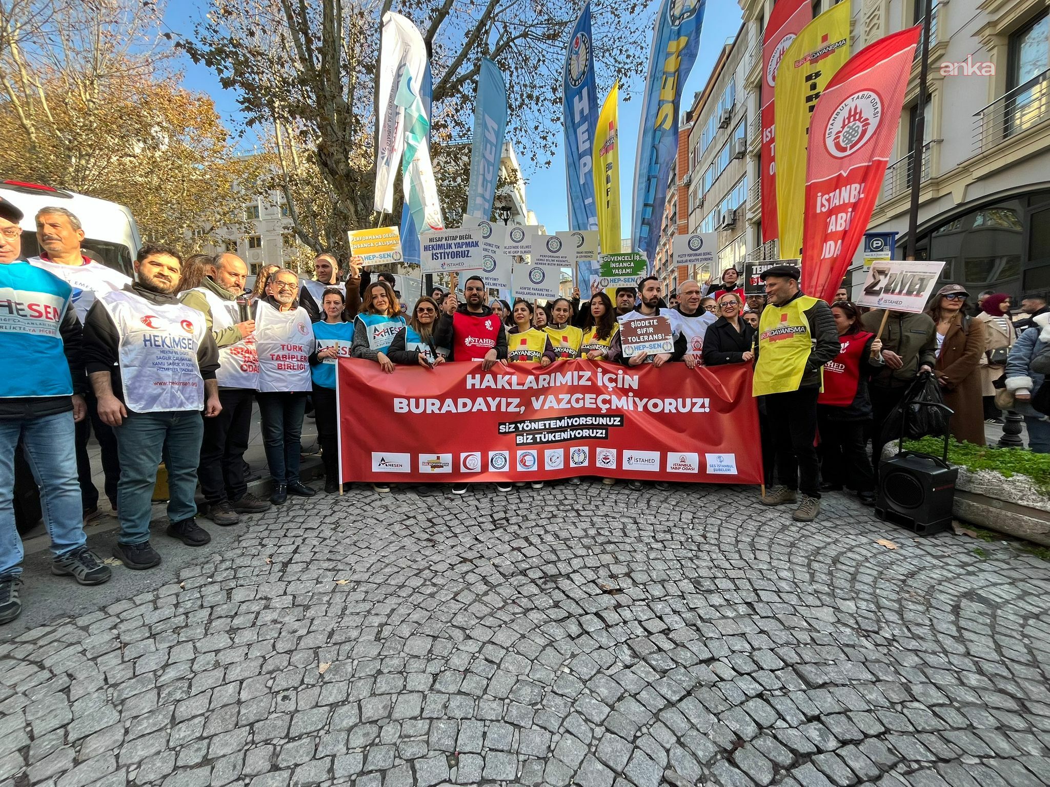 Sağlık emekçileri ‘Eziyet Yönetmeliği’nin kaldırılmasını istedi