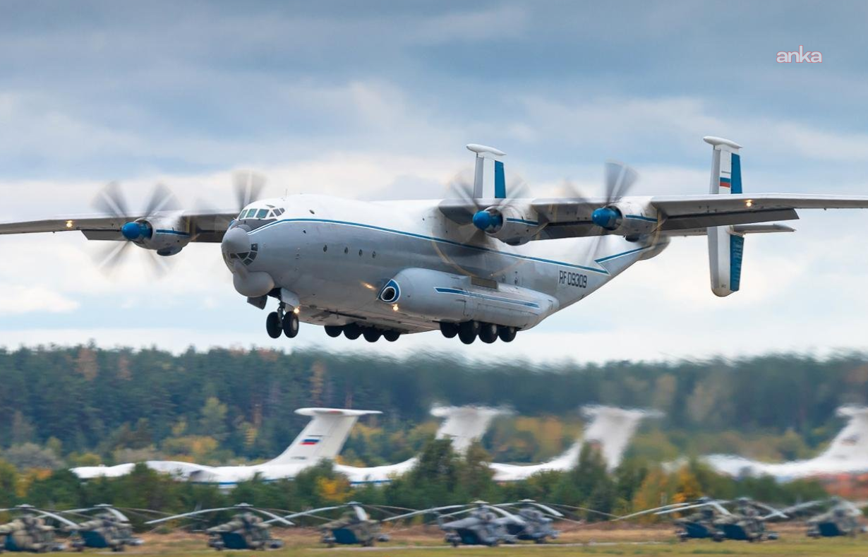 Rus An-22 askeri kargo uçağı düştü