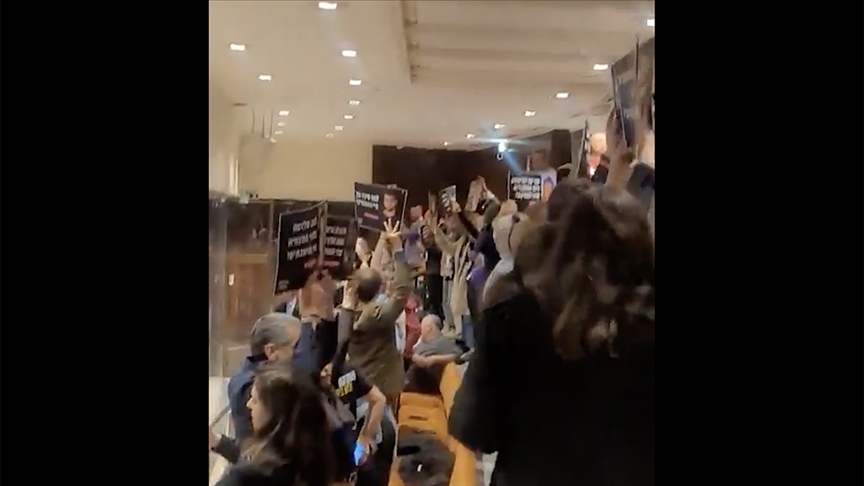 İsrail Meclisi’nde 7 Ekim’in araştırılması için kurulacak komisyonun oylamasında protesto