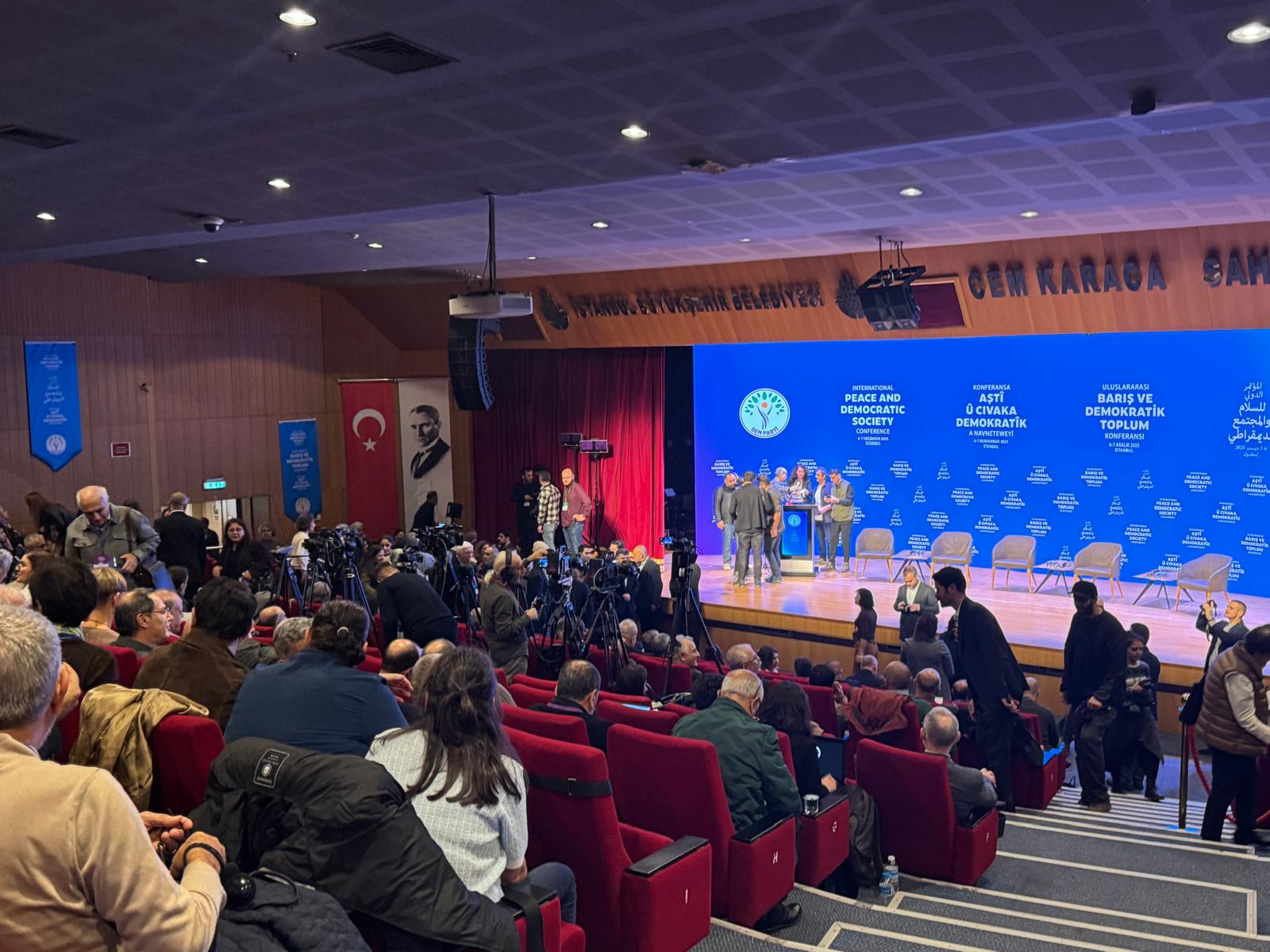 DEM Parti’nin düzenlediği Uluslararası Barış ve Demokratik Toplum Konferansı başladı