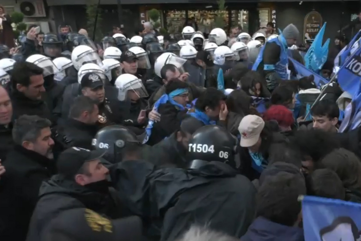 Meclis’e yürümek isteyen öğrencilere polis müdahalesi: 10 kişi gözaltında