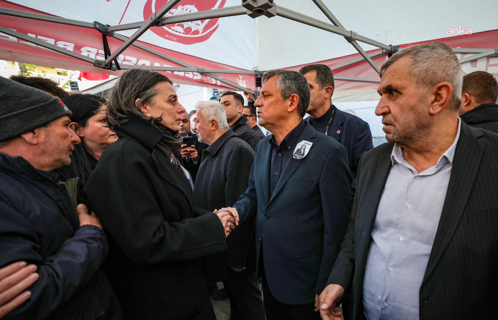 Gülşah Durbay toprağa verildi: Özel, Durbay ailesiyle birlikte taziyeleri kabul etti