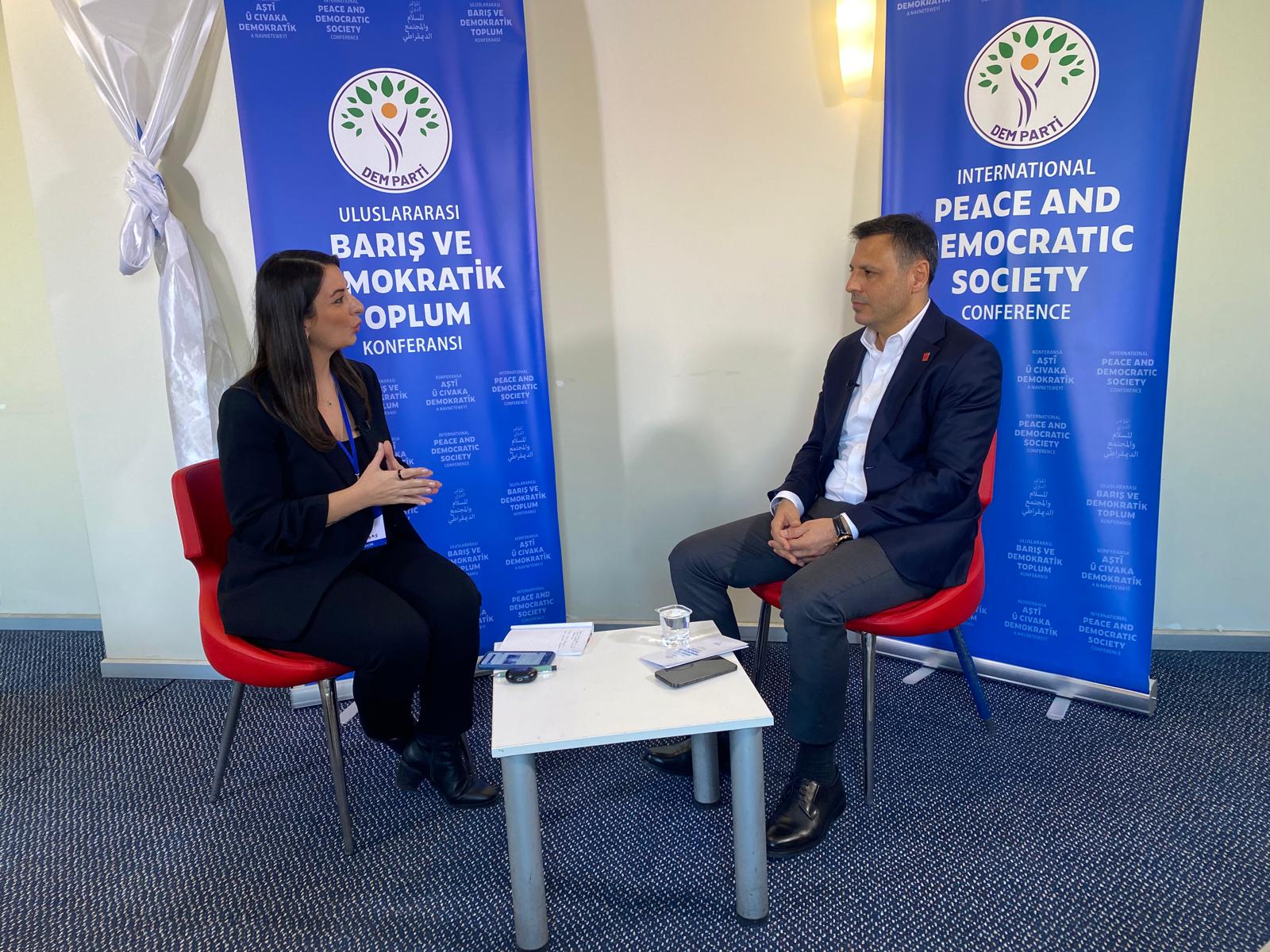 Özgür Çelik Barış ve Demokratik Toplum Konferansı’nda: Toplumsal barış ve eşitlik mesajı