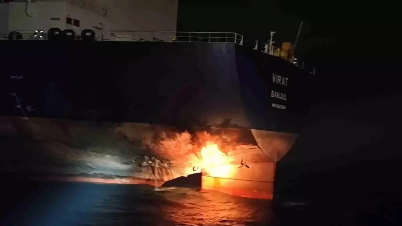 Karadeniz’de saldırıya uğrayan ‘VIRAT’ isimli gemi İstanbul açıklarında