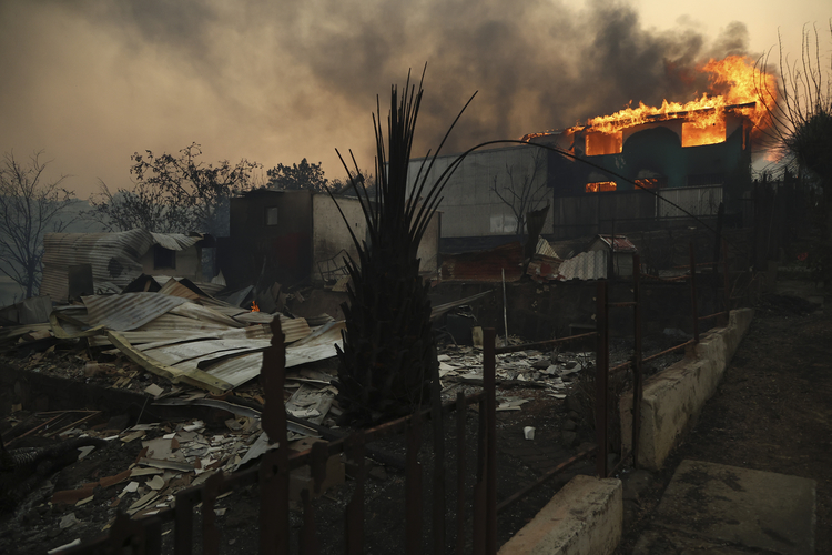 Şili’de orman yangınları büyüyor: 50 binden fazla kişi tahliye edildi
