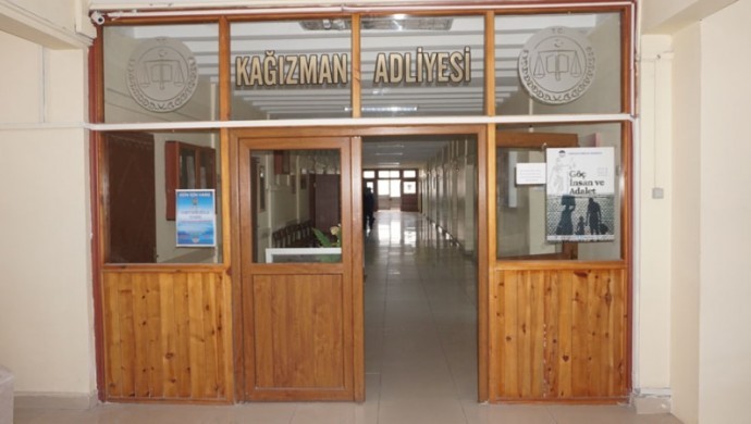 Saç örgüsü nedeniyle gözaltına alınan kadın ve çocuk adli kontrolle bırakıldı