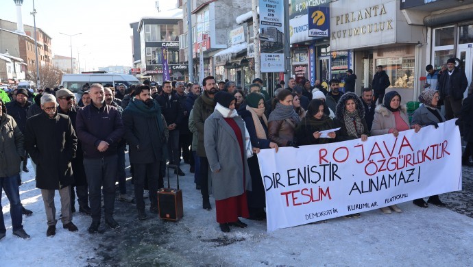 Halep saldırılarına karşı protestolar birçok kentte sürüyor