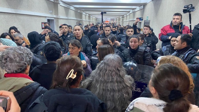 Meclis’teki stajyer öğrencilere istismar davası başladı: Kadınlar ve basın salona alınmadı