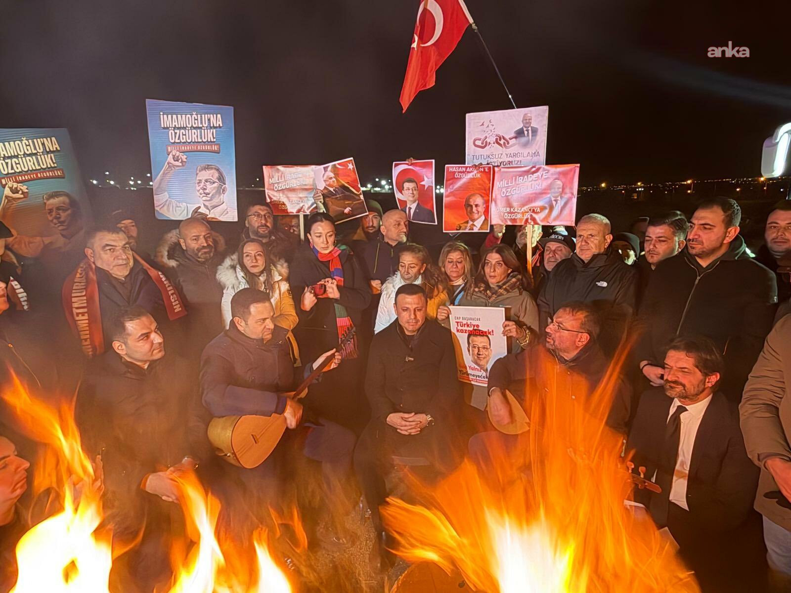 CHP’liler yeni yıla Silivri Cezaevi önünde girdi