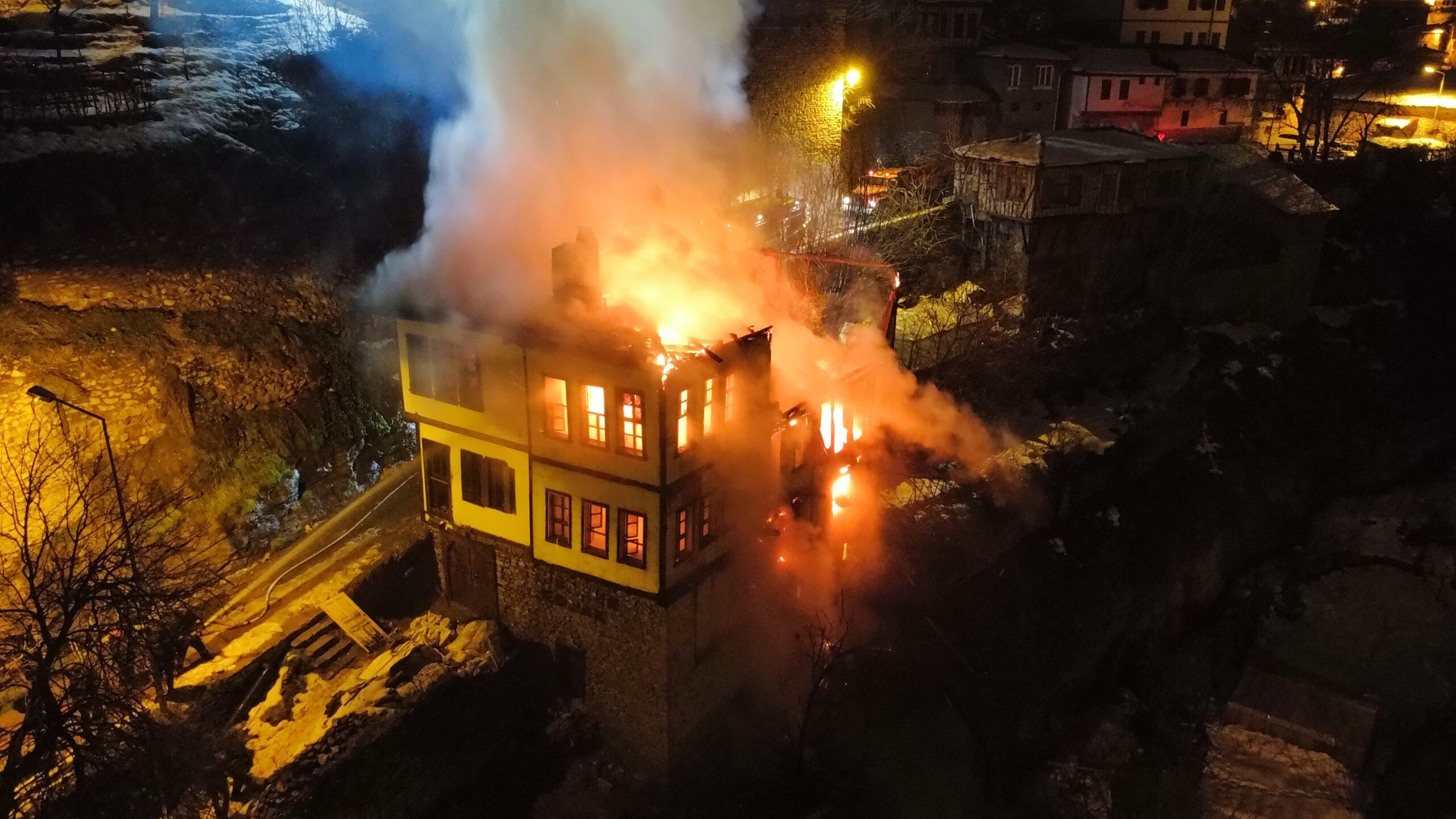 Safranbolu’da tarihi konak yandı