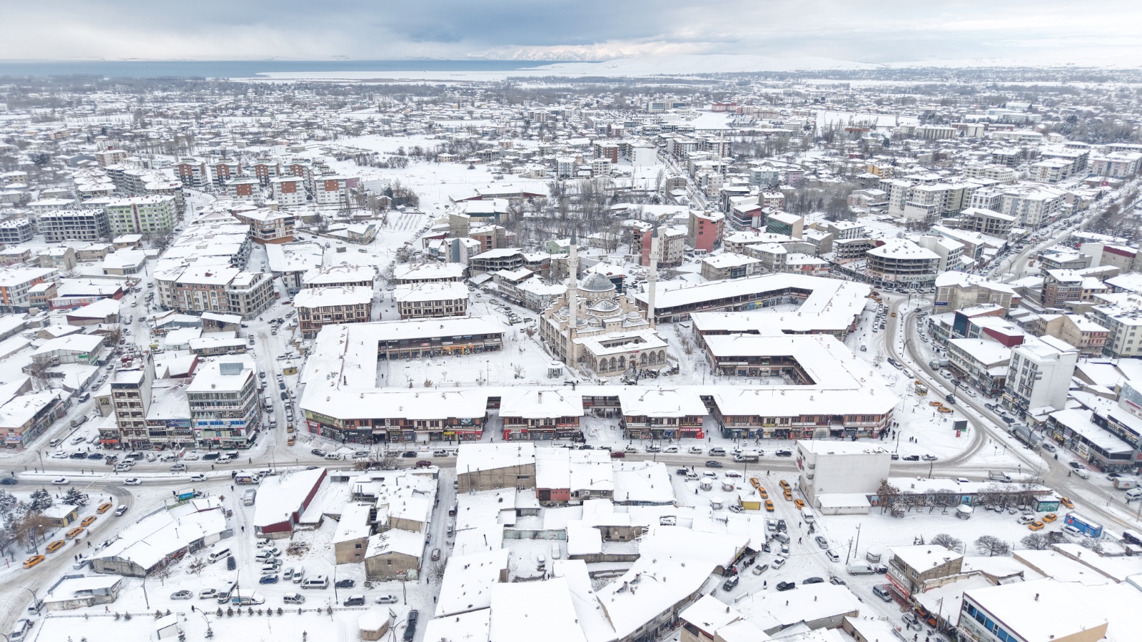 Van beyaza büründü