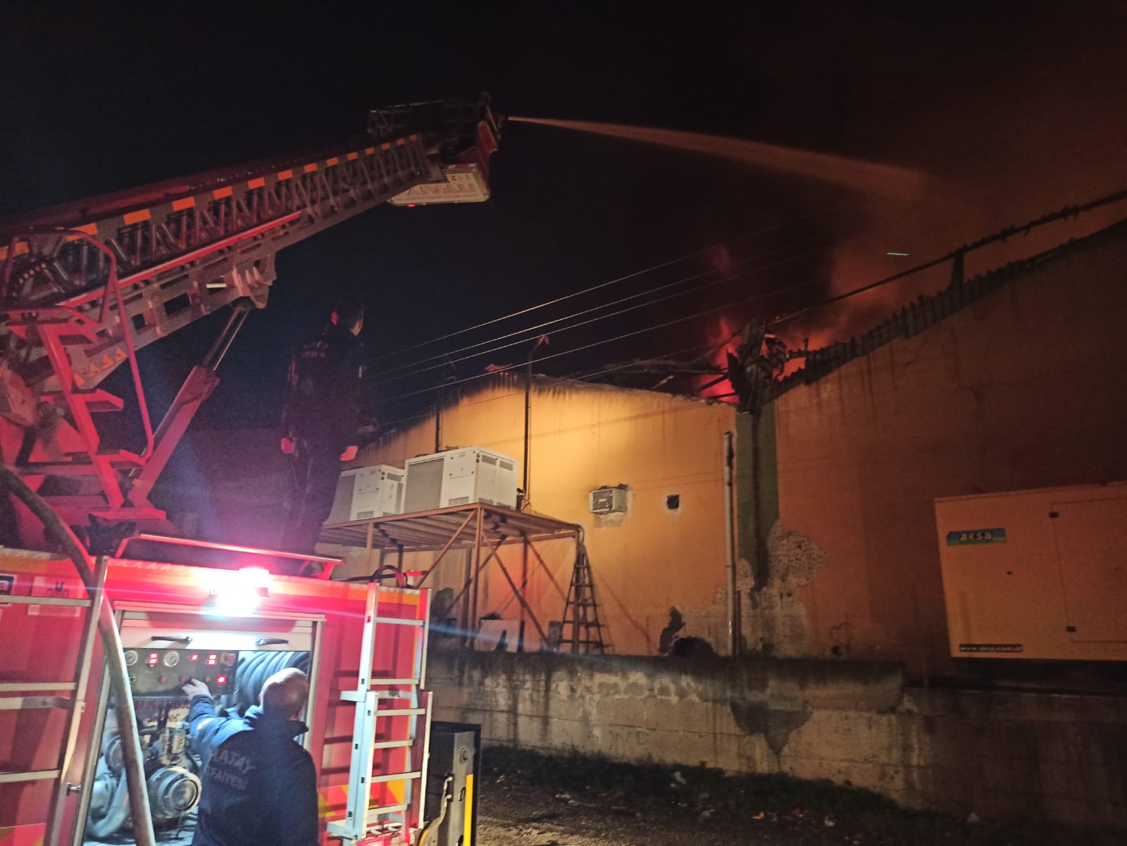 Hatay’da narenciye tesisinde yangın: 1 işçi hayatını kaybetti
