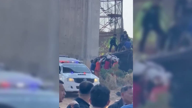 Tayland’da inşaat vinci trene düştü: 22 kişi hayatını kaybetti