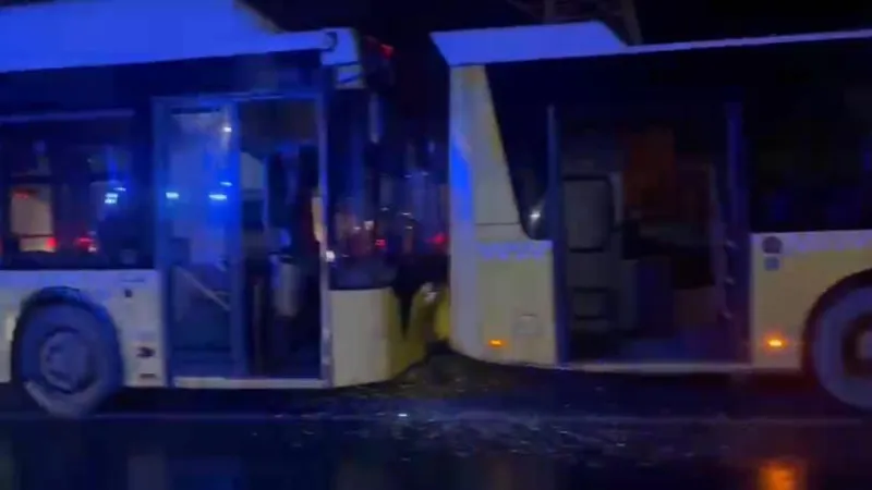 Başakşehir’de üç İETT otobüsü çarpıştı