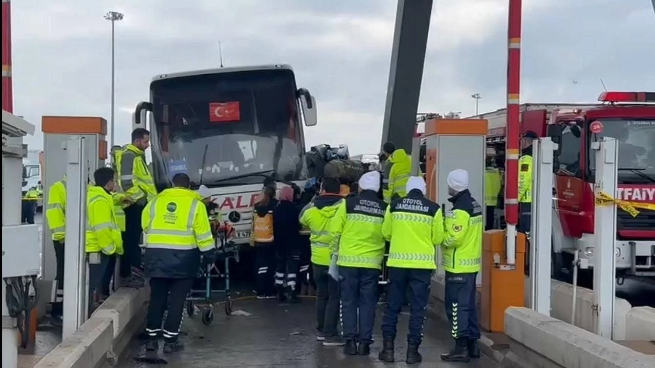 Kuzey Marmara Otoyolu gişesinde kaza: 2 kişi hayatını kaybetti
