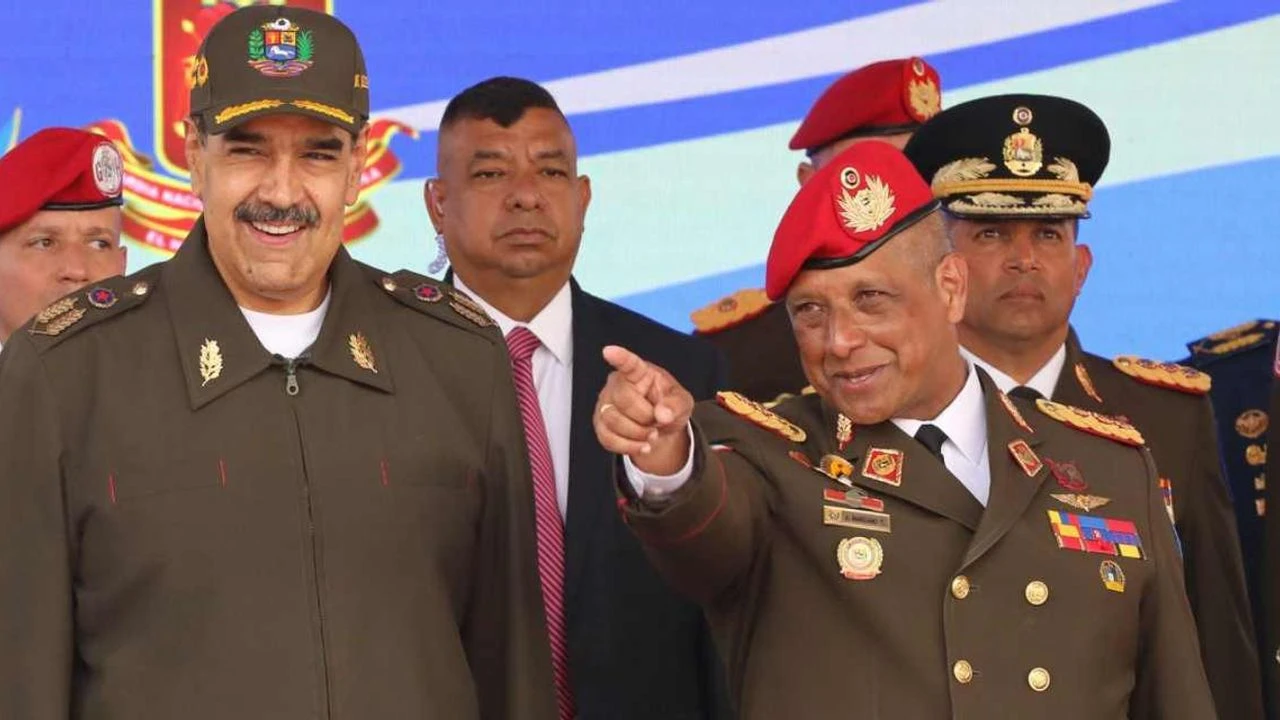 Venezuela’da Maduro’ya yakın üst düzey komutan görevden alındı