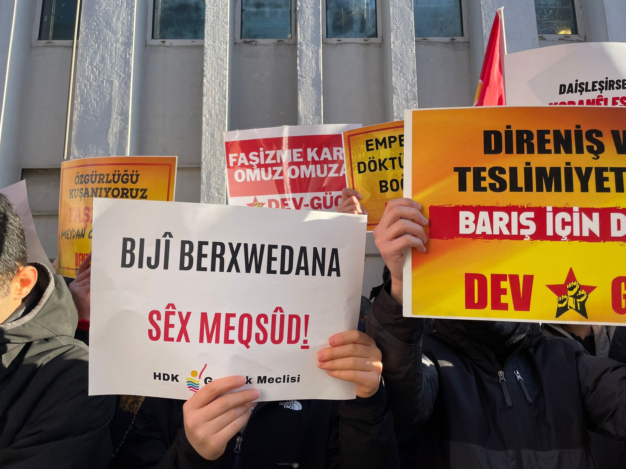 İstanbul’da öğrencilerden ‘Halep’ protestosu: Çok sayıda gözaltı var