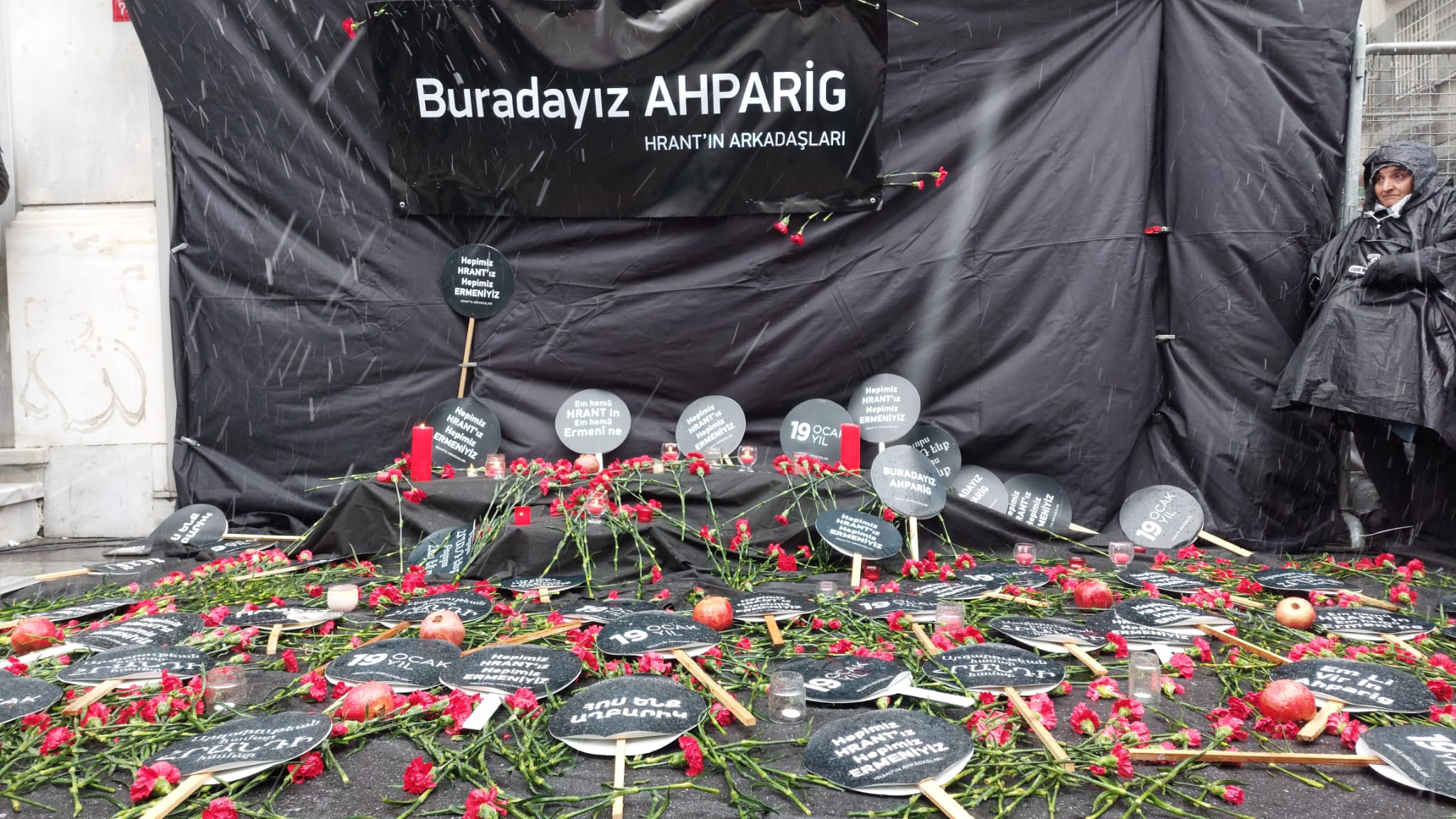 🔴 Sebat Apartmanı önünde 19 yıl: Hrant Dink anılıyor