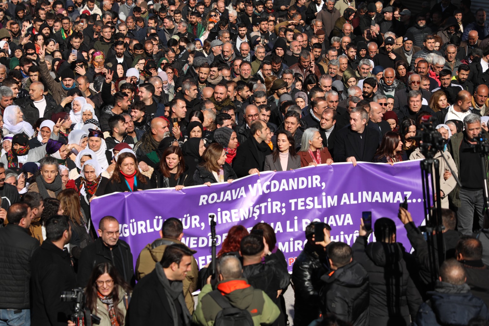 DEM Parti sınırdan seslendi: ‘Sorumluluk Şam’dadır’
