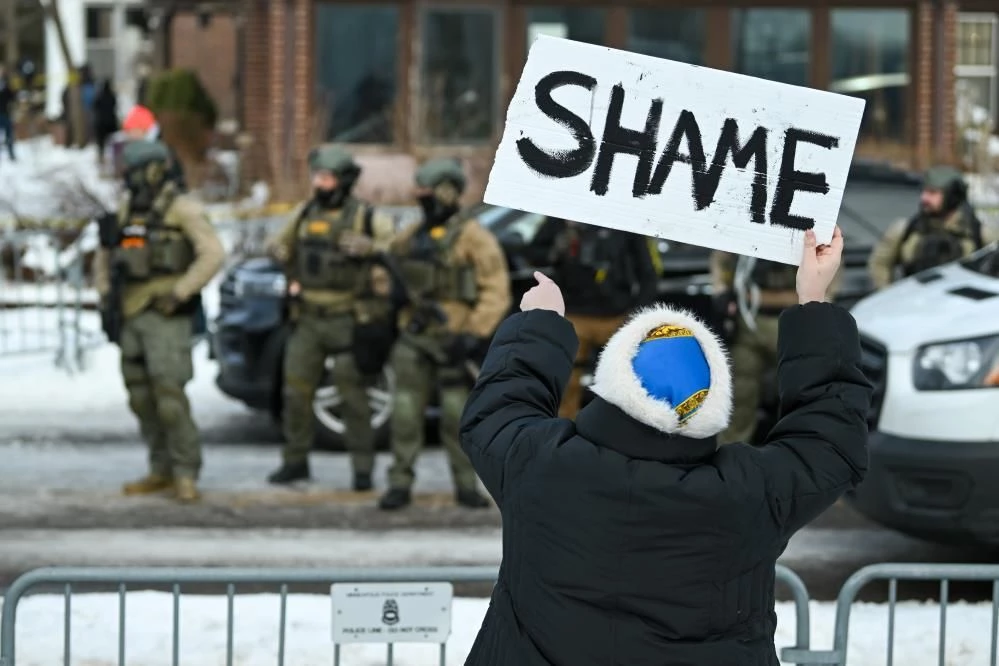 ABD’de göçmen polisi bir kadını vurarak öldürdü